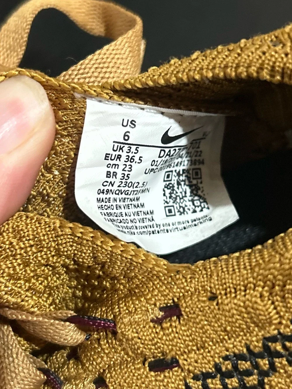 2022 Nike Women’s  Space Hippie 04 'Wheat Dark Beetroot' Size 6